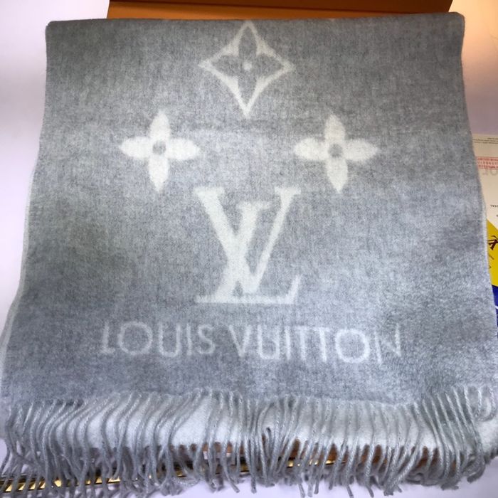 Louis Vuitton Scarf LV00039